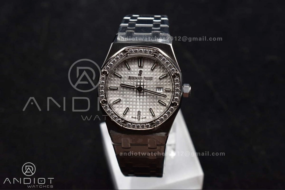Lady Royal Oak 33mm 67651 SS Diamond Bezel V7F 1:1 White Textured Dial On Stainless Strap Ronda Quartz to AP Cal.2713