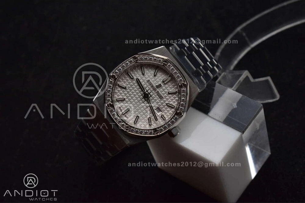 Lady Royal Oak 33mm 67651 SS Diamond Bezel V7F 1:1 White Textured Dial On Stainless Strap Ronda Quartz to AP Cal.2713