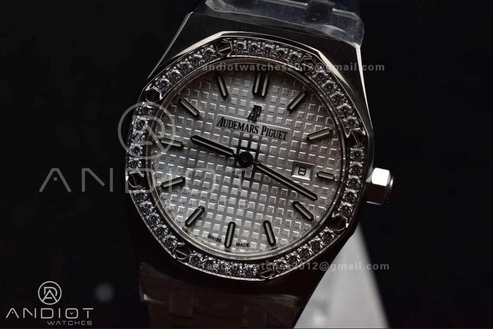 Lady Royal Oak 33mm 67651 SS Diamond Bezel V7F 1:1 White Textured Dial On Stainless Strap Ronda Quartz to AP Cal.2713