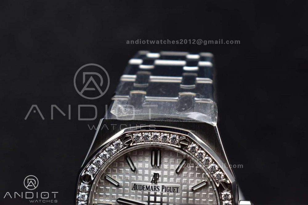 Lady Royal Oak 33mm 67651 SS Diamond Bezel V7F 1:1 White Textured Dial On Stainless Strap Ronda Quartz to AP Cal.2713