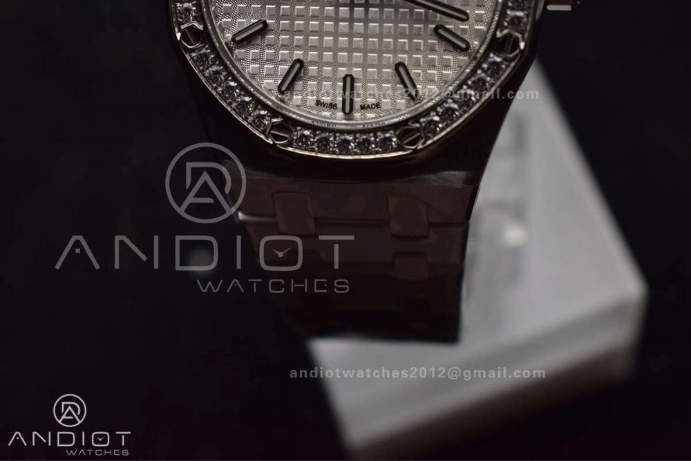 Lady Royal Oak 33mm 67651 SS Diamond Bezel V7F 1:1 White Textured Dial On Stainless Strap Ronda Quartz to AP Cal.2713