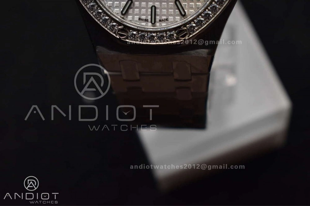 Lady Royal Oak 33mm 67651 SS Diamond Bezel V7F 1:1 White Textured Dial On Stainless Strap Ronda Quartz to AP Cal.2713
