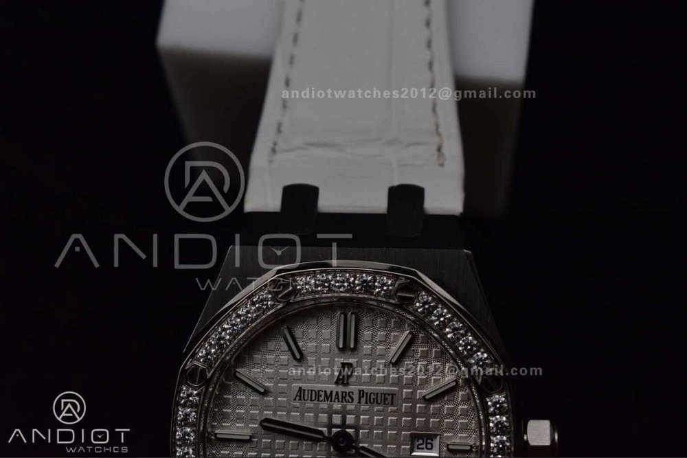 Lady Royal Oak 33mm 67651 SS Diamond Bezel V7F 1:1 White Textured Dial On White Croco Leather Strap Ronda Quartz to AP Cal.2713