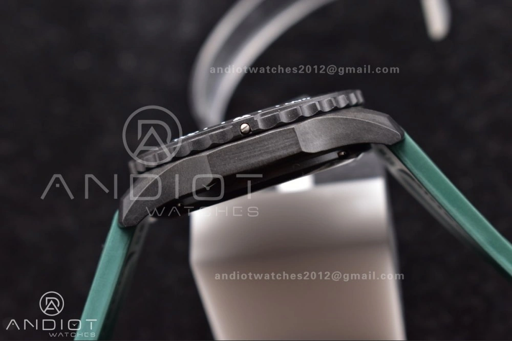 OF Factory Breilting Endurance Pro 44mm Green