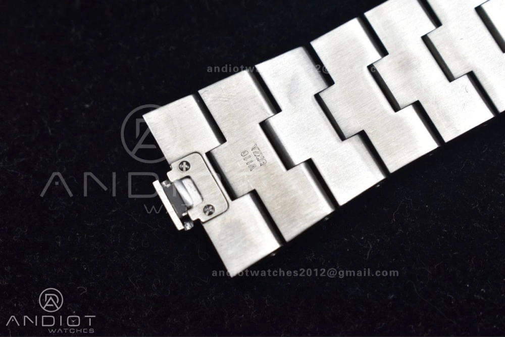 Overseas 4500V SS ZF 1:1 Best Edition Silver Dial on SS Bracelet A5100