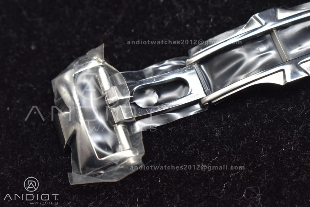 Overseas SS 8F Maker Black Dial on Black Rubber Strap