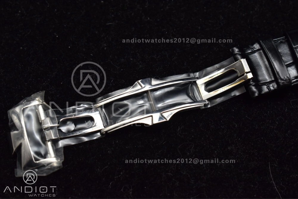 Overseas SS 8F Maker Black Dial on Black Rubber Strap