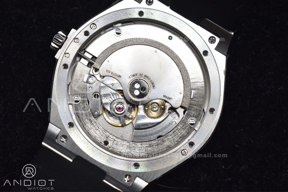 Overseas SS 8F Maker Black Dial on Black Rubber Strap