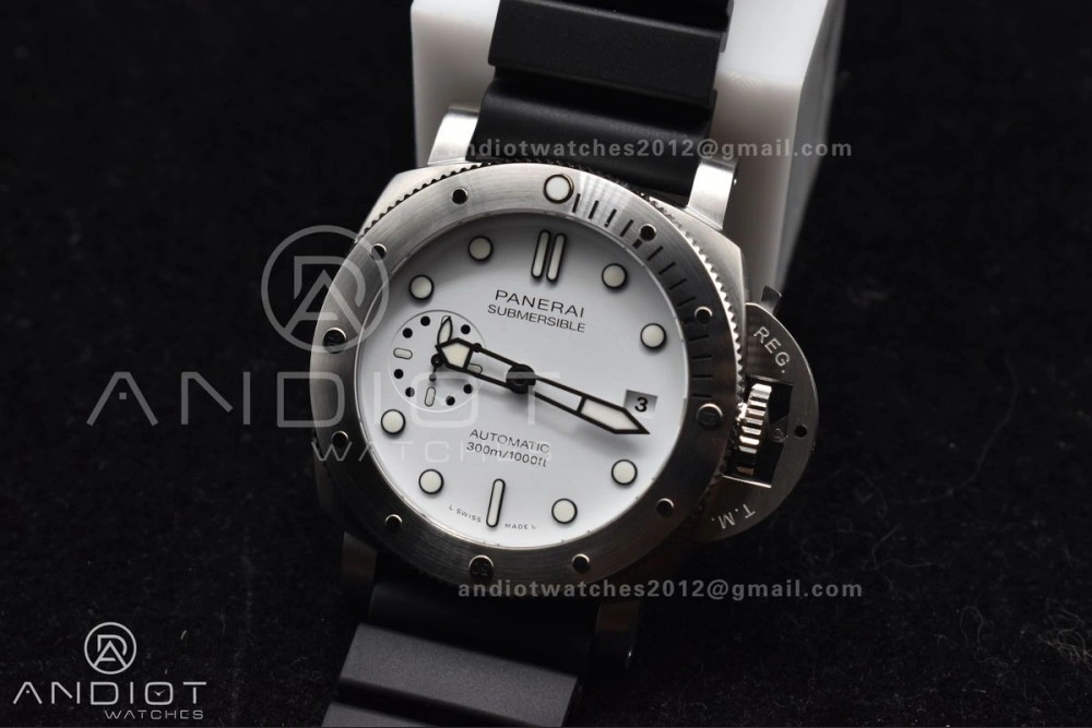 PAM2223 Submersible 42mm VSF Best Edition White Dial on Black Rubber Strap P900