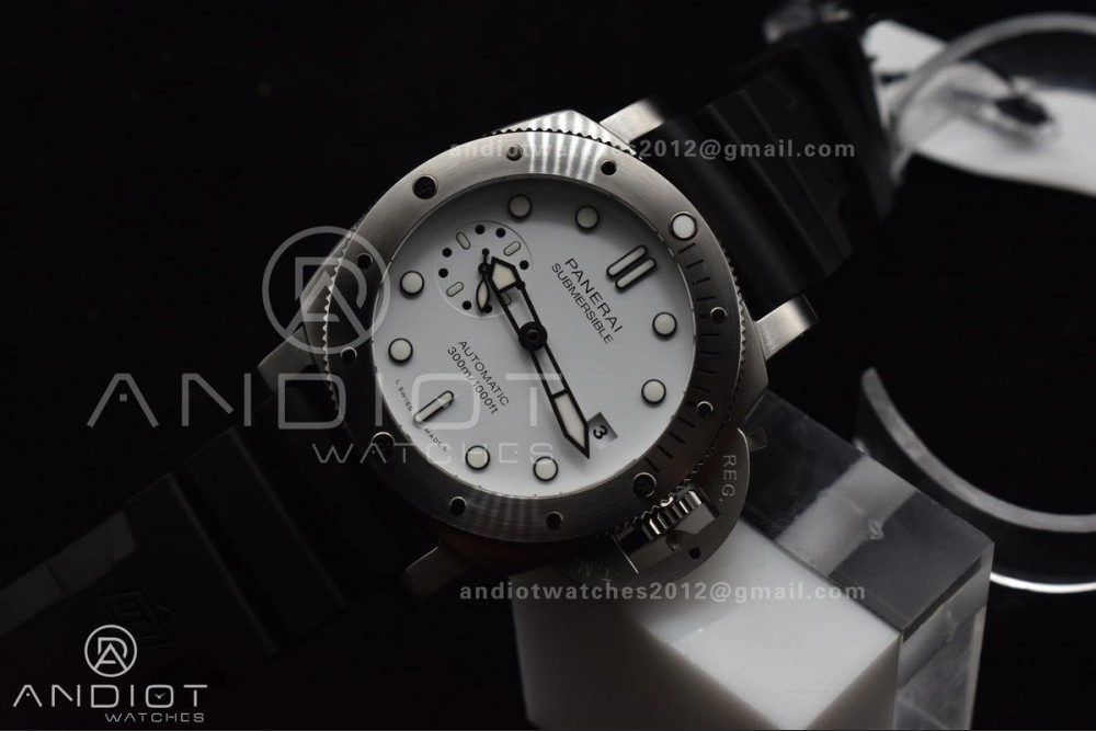 PAM2223 Submersible 42mm VSF Best Edition White Dial on Black Rubber Strap P900