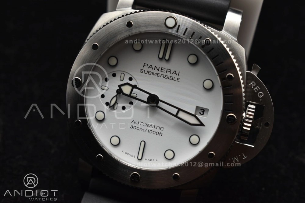 PAM2223 Submersible 42mm VSF Best Edition White Dial on Black Rubber Strap P900