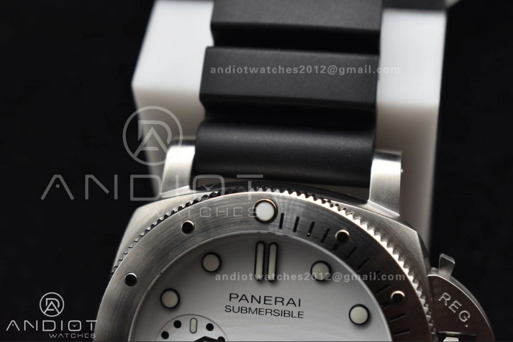 PAM2223 Submersible 42mm VSF Best Edition White Dial on Black Rubber Strap P900