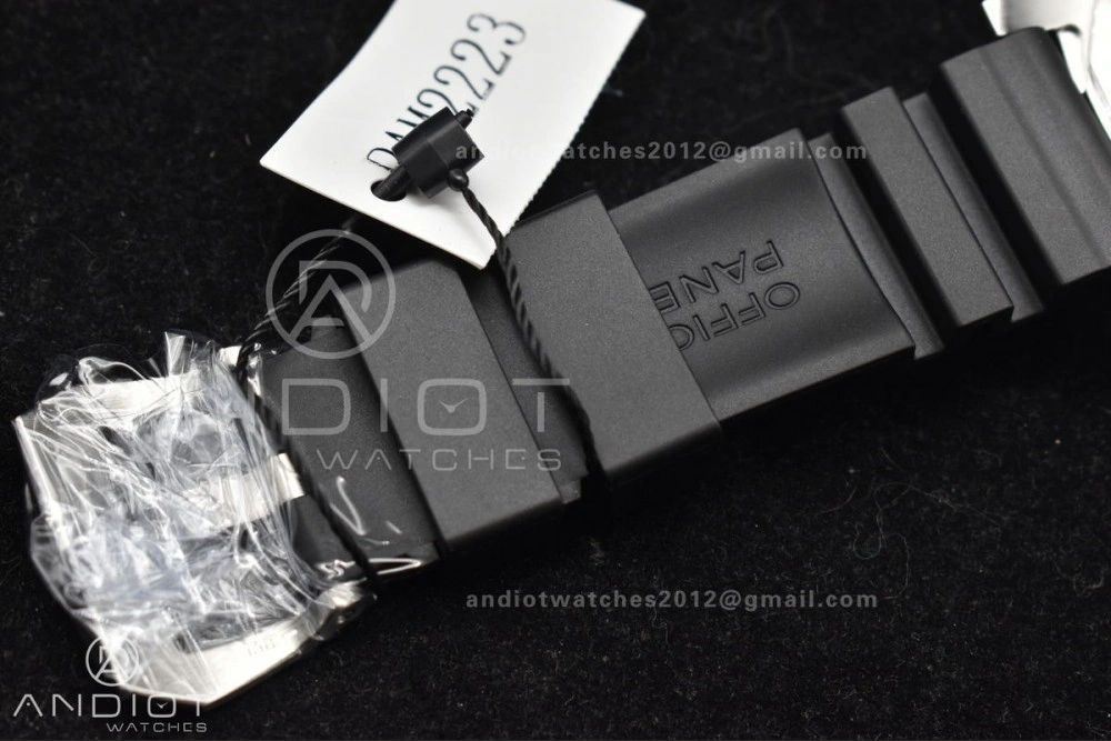 PAM2223 Submersible 42mm VSF Best Edition White Dial on Black Rubber Strap P900