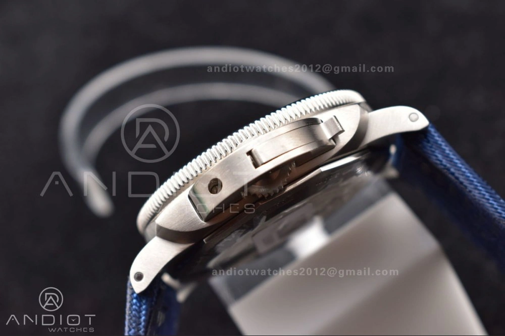 PAM985 Mike Horn Submersible Tit Blue TI NY VSF P9010