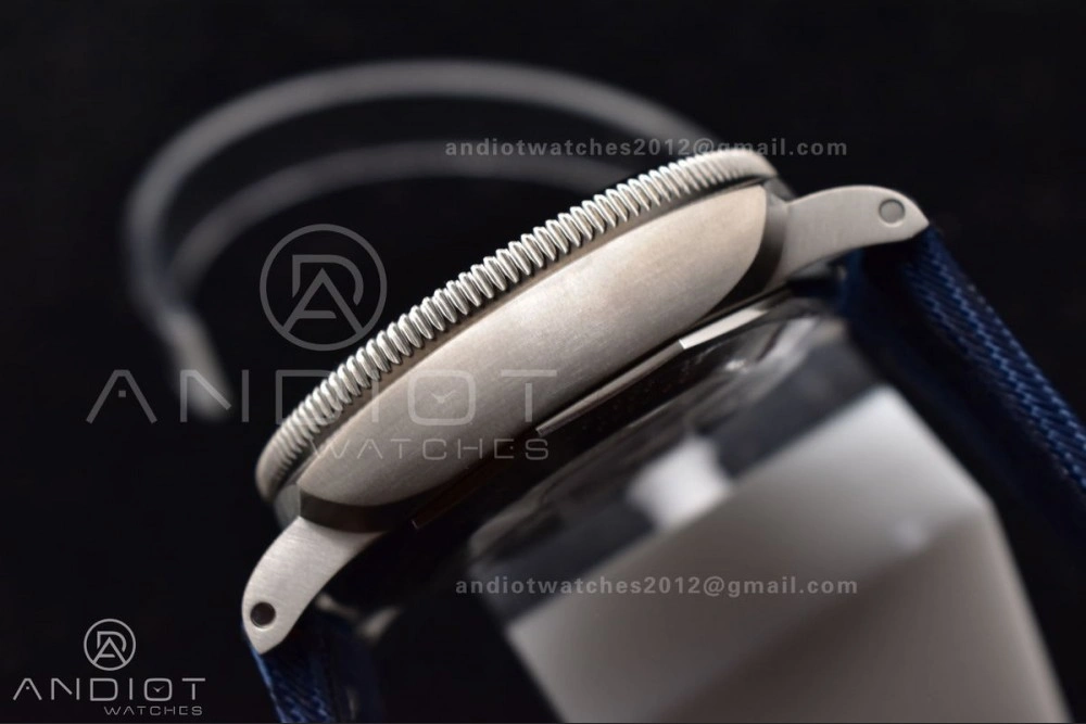 PAM985 Mike Horn Submersible Tit Blue TI NY VSF P9010