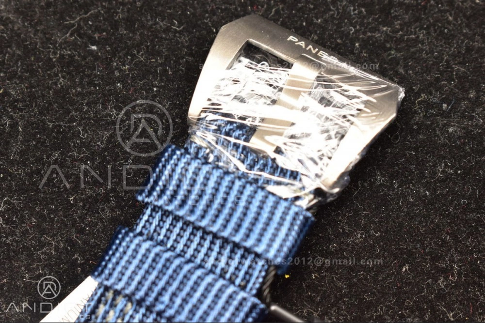 PAM985 Mike Horn Submersible Tit Blue TI NY VSF P9010