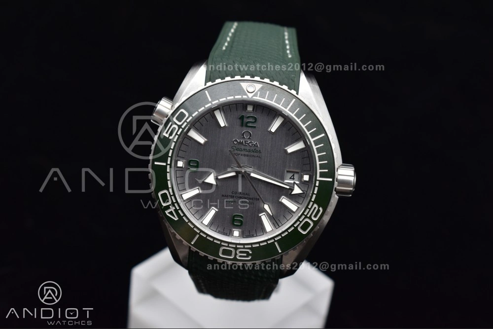 Planet Ocean 43.5mm SS VSF 1:1 Best Edition Green Bezel White Dial on Green Rubber Strap A8900 Super Clone