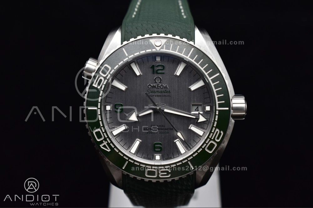 Planet Ocean 43.5mm SS VSF 1:1 Best Edition Green Bezel White Dial on Green Rubber Strap A8900 Super Clone