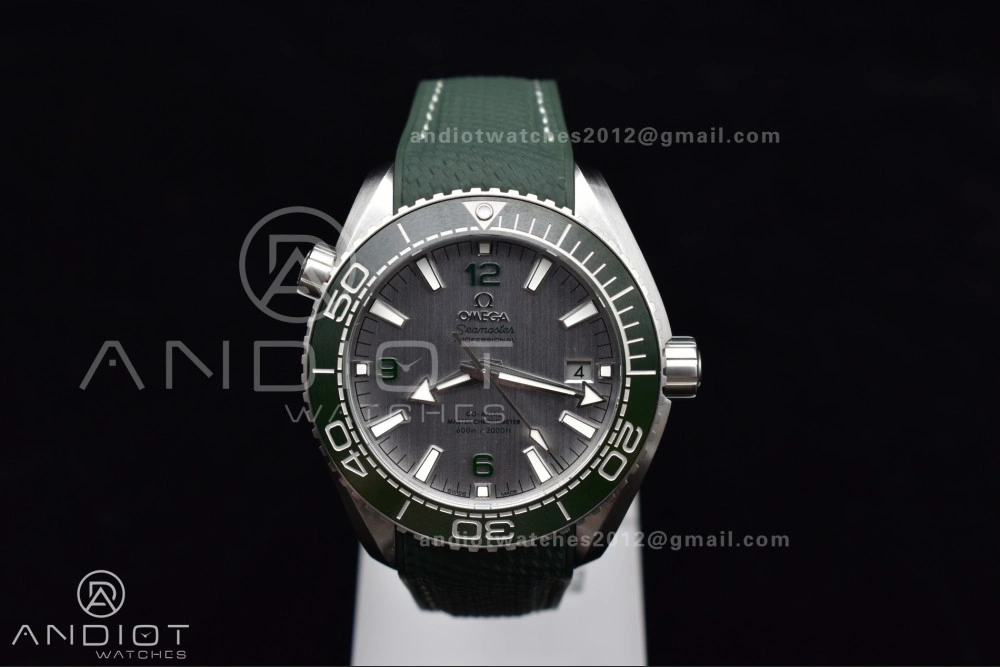 Planet Ocean 43.5mm SS VSF 1:1 Best Edition Green Bezel White Dial on Green Rubber Strap A8900 Super Clone