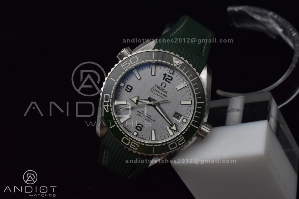 Planet Ocean 43.5mm SS VSF 1:1 Best Edition Green Bezel White Dial on Green Rubber Strap A8900 Super Clone
