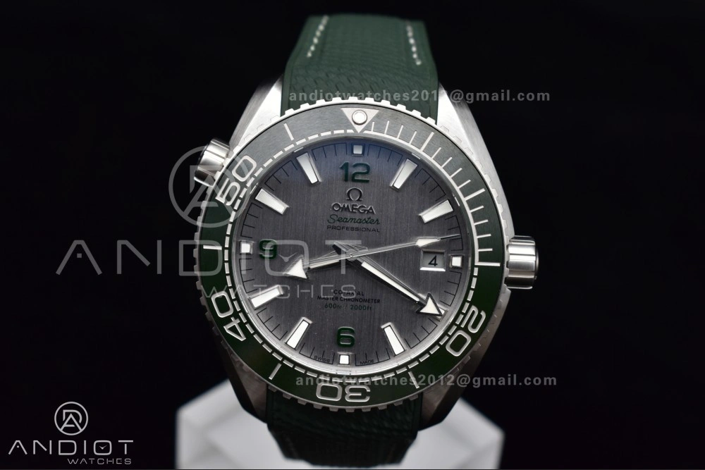 Planet Ocean 43.5mm SS VSF 1:1 Best Edition Green Bezel White Dial on Green Rubber Strap A8900 Super Clone