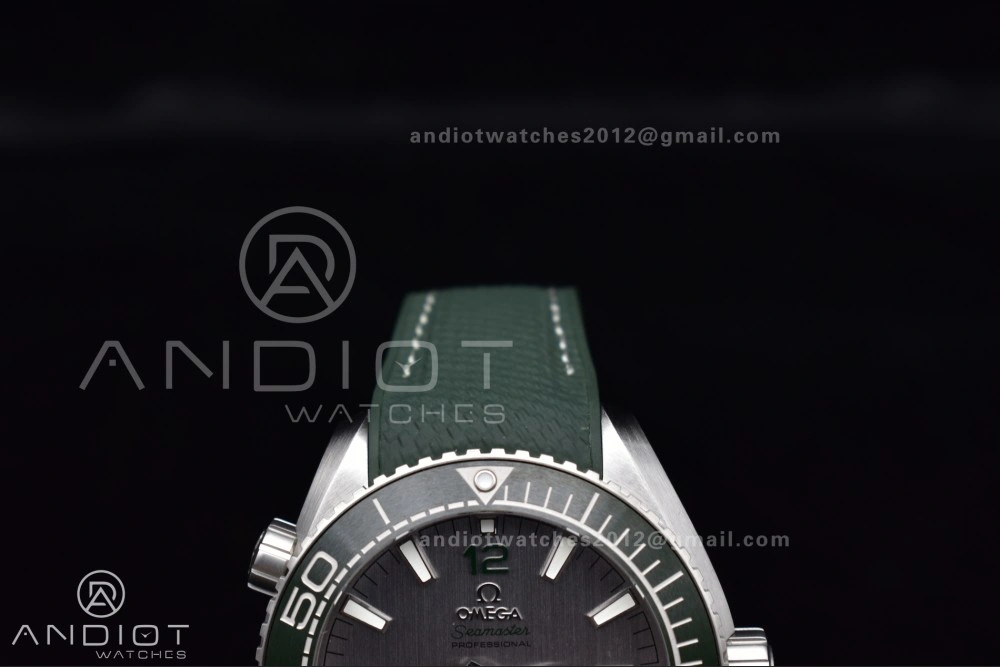 Planet Ocean 43.5mm SS VSF 1:1 Best Edition Green Bezel White Dial on Green Rubber Strap A8900 Super Clone