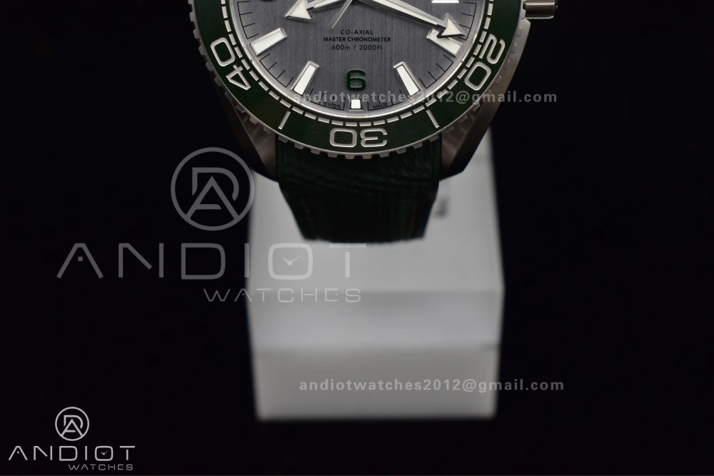Planet Ocean 43.5mm SS VSF 1:1 Best Edition Green Bezel White Dial on Green Rubber Strap A8900 Super Clone