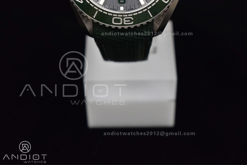 Planet Ocean 43.5mm SS VSF 1:1 Best Edition Green Bezel White Dial on Green Rubber Strap A8900 Super Clone