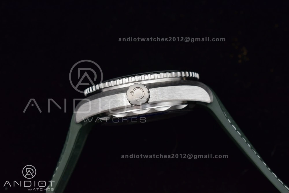 Planet Ocean 43.5mm SS VSF 1:1 Best Edition Green Bezel White Dial on Green Rubber Strap A8900 Super Clone