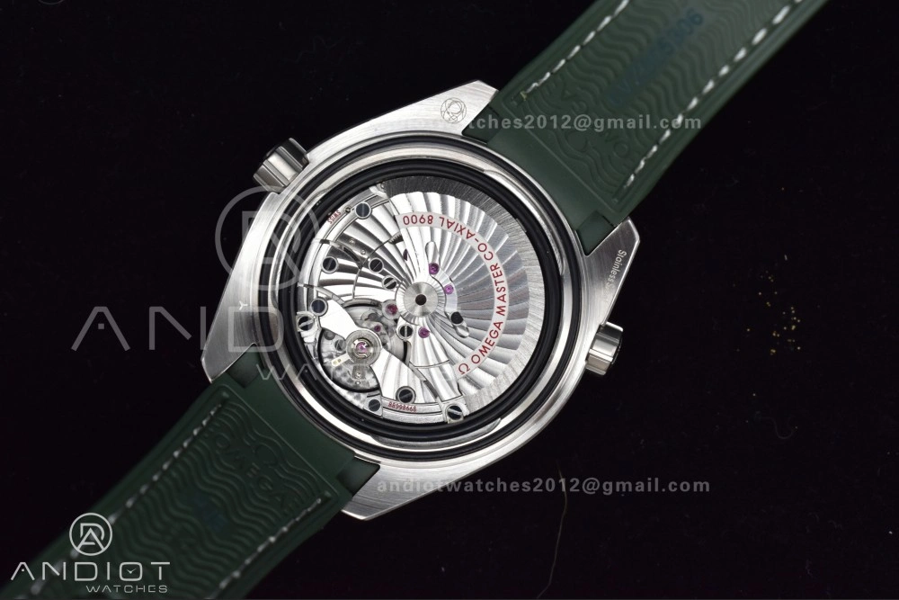 Planet Ocean 43.5mm SS VSF 1:1 Best Edition Green Bezel White Dial on Green Rubber Strap A8900 Super Clone