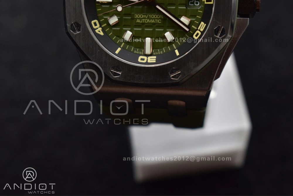 Royal Oak Offshore Diver 15720 SS APSF 1:1 Best Edition Green Dial on Green Rubber Strap A4308 Super Clone