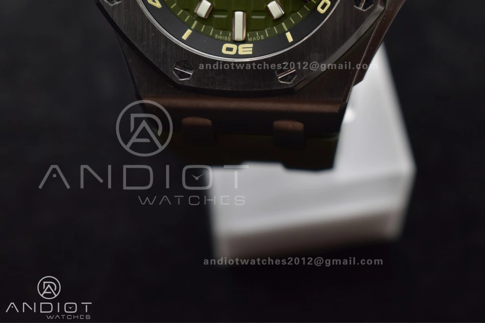 Royal Oak Offshore Diver 15720 SS APSF 1:1 Best Edition Green Dial on Green Rubber Strap A4308 Super Clone