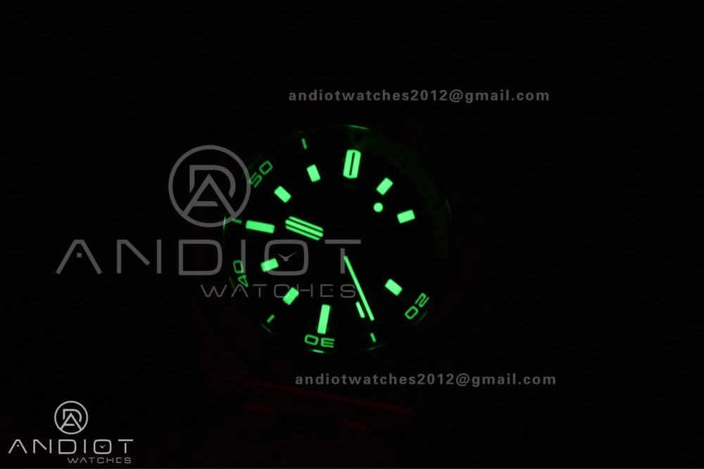 Royal Oak Offshore Diver 15720 SS APSF 1:1 Best Edition Green Dial on Green Rubber Strap A4308 Super Clone