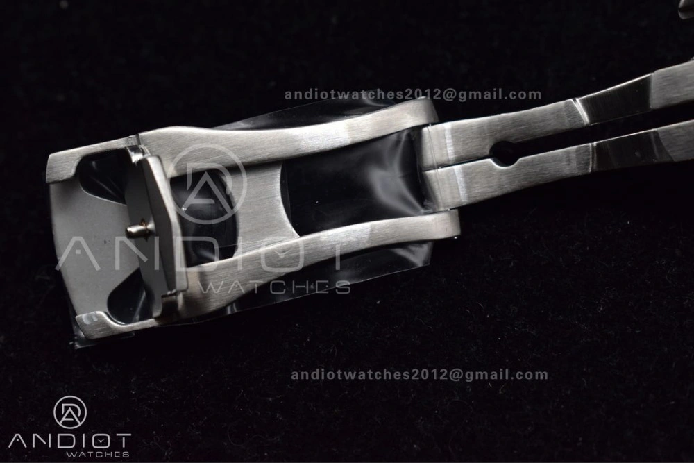 Seamaster 300M 42mm James Bond 60th anniversary VSF Best Edition on Mesh Bracelet A8806