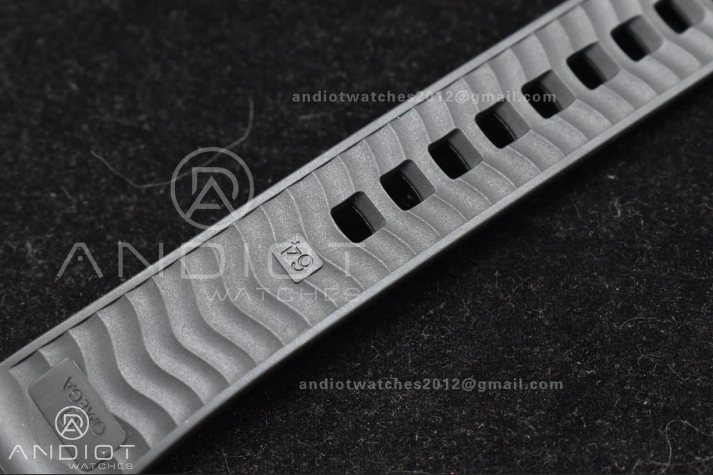 Seamaster 300m 43.5mm Black Ceramic VSF 1:1 Best Edition Black Dial RG Bezel on Black Rubber Strap A8806