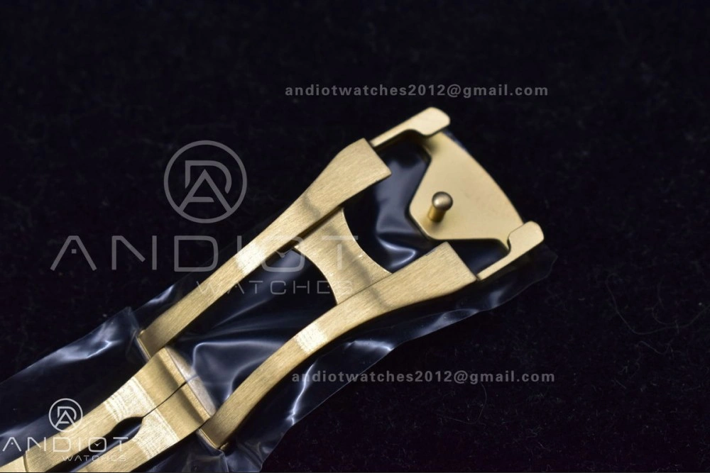 Speedmaster Moonwatch in Moonshine Gold YG RMF Best Edition Green Dial on Green Leather Strap Manual Chrono