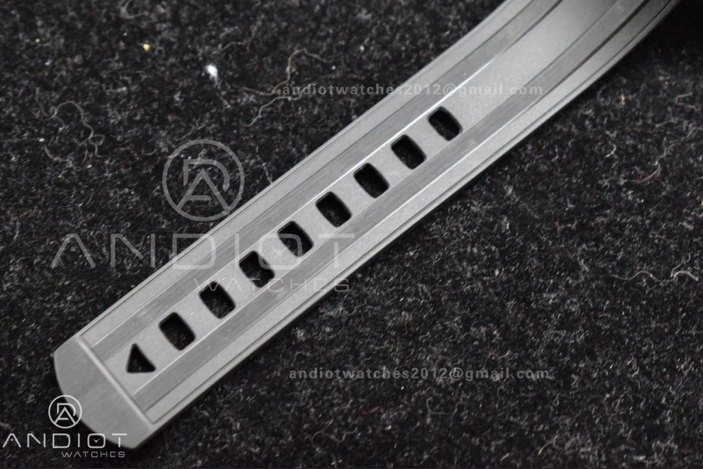 Speedmaster Moonwatch in Moonshine Gold YG RMF Best Edition YG Dial on Black Rubber Strap Manual Chrono