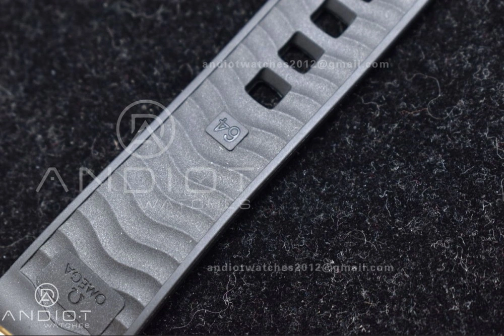 Speedmaster Moonwatch in Moonshine Gold YG RMF Best Edition YG Dial on Black Rubber Strap Manual Chrono