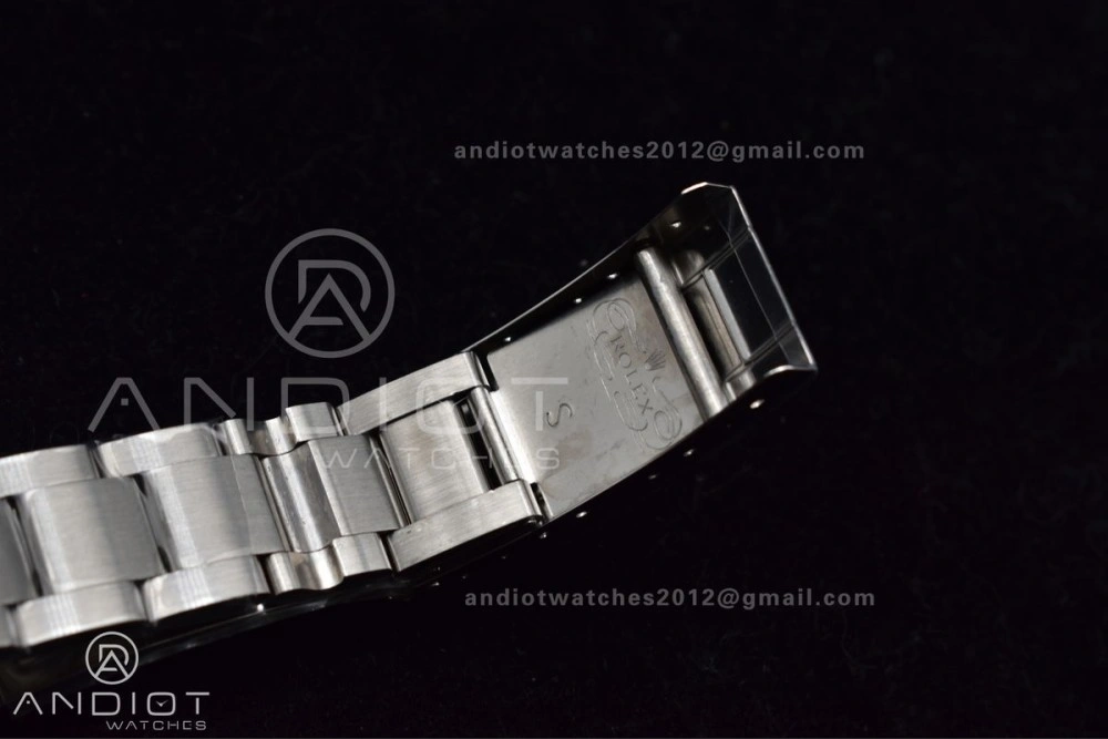 Submariner 16610 LV Green 904L Steel ARF1:1 Best Edition on SS Bracelet SH3135 V2