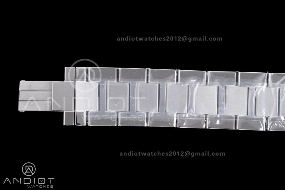 Tank Solo 27.5x34.8mm AF SS White Dial on SS Bracelet Ronda Quartz