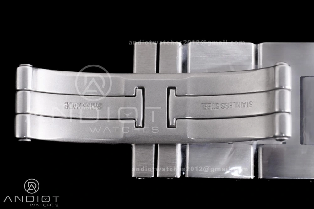 Tank Solo 27.5x34.8mm AF SS White Dial on SS Bracelet Ronda Quartz