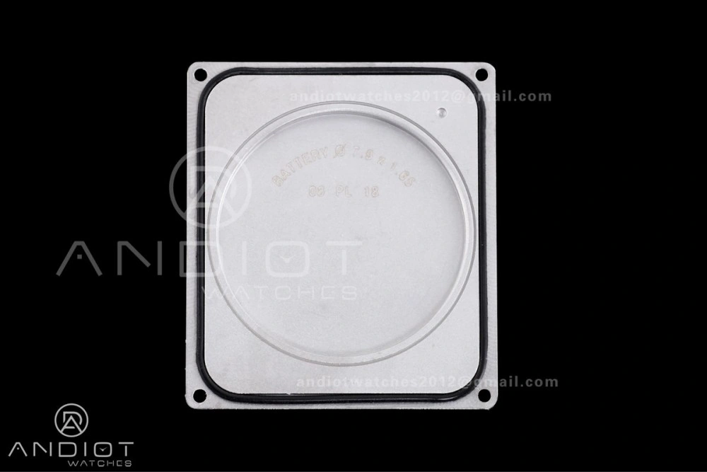 Tank Solo 27.5x34.8mm AF SS White Dial on SS Bracelet Ronda Quartz