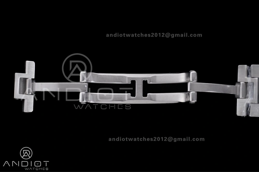 Tank Solo 31x24.4mm AF SS White Dial on SS Bracelet Ronda Quartz