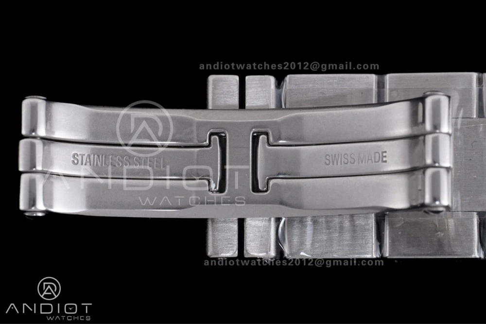 Tank Solo 31x24.4mm AF SS White Dial on SS Bracelet Ronda Quartz