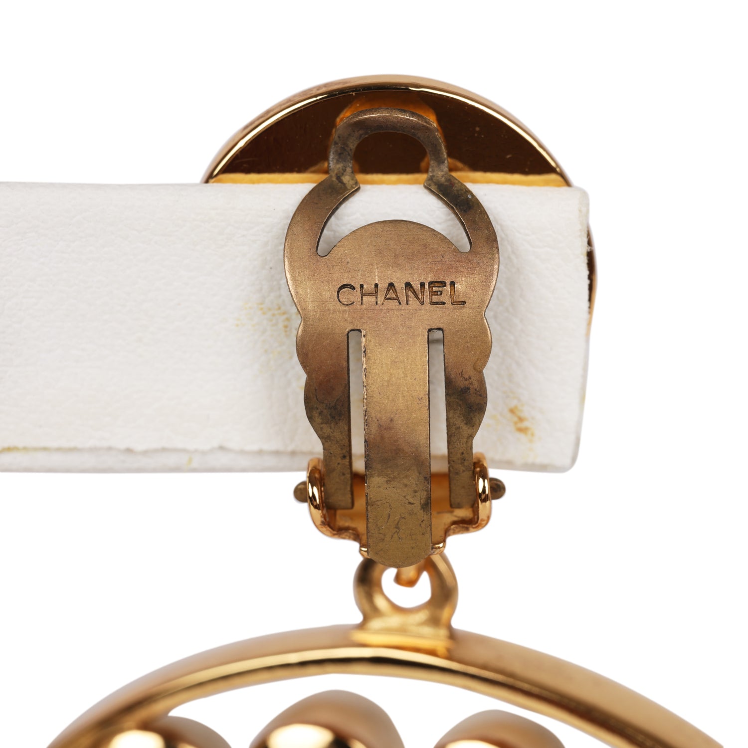 Vintage Chanel Jumbo No. 5 Circle Dangle Earrings Faux Pearl and Gold Metal - Image 5