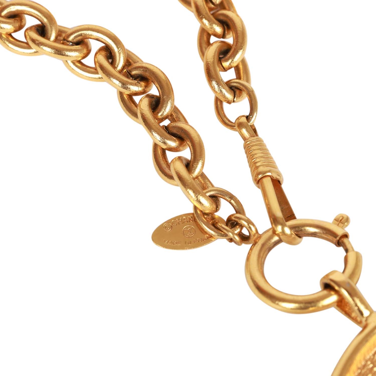Vintage Chanel Gold Sunburst Interlocking CC Medallion Necklace - Image 4