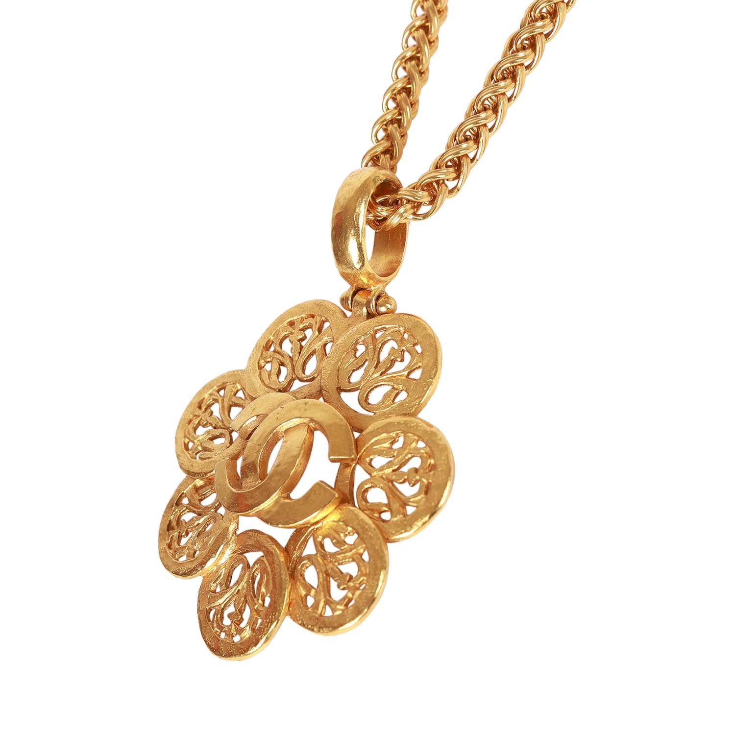 Vintage Chanel Gold Plated Interlocking CC Medallion Necklace - Image 6