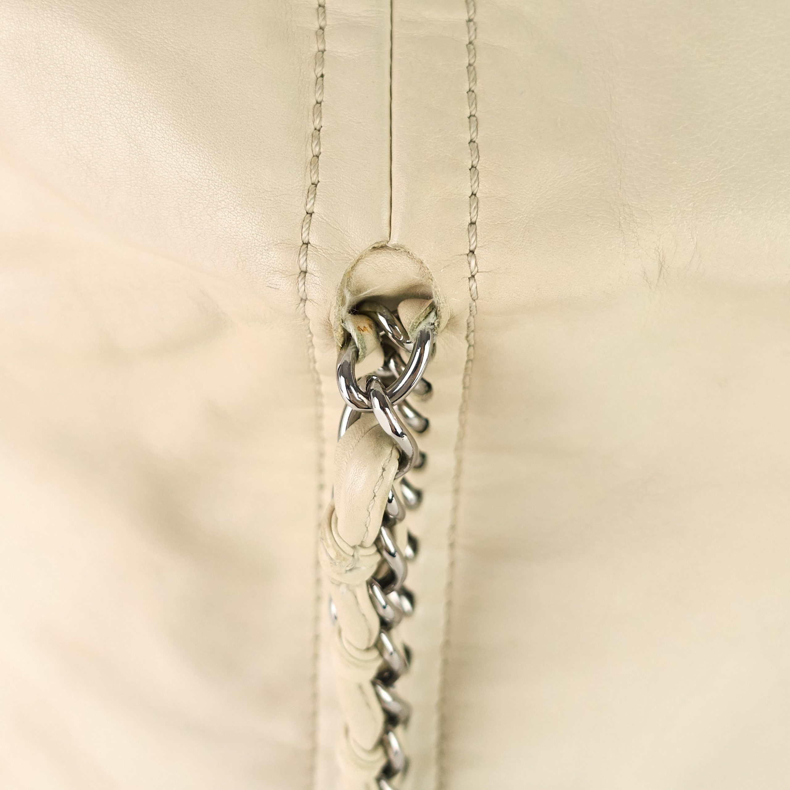 Modern Chain Zip Leather Tote Bag - Image 12