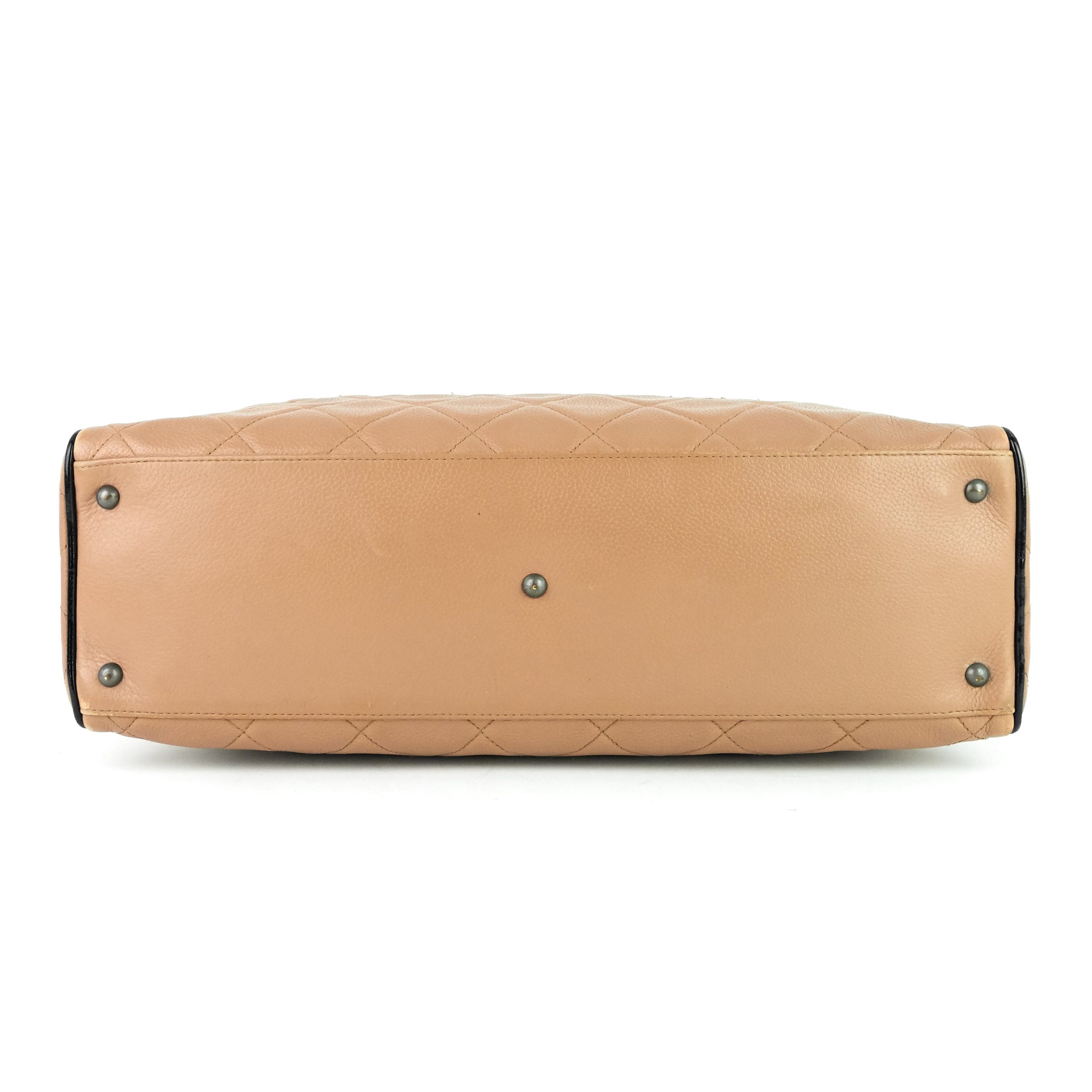 Boston Caviar Leather Travel Bag - Image 5