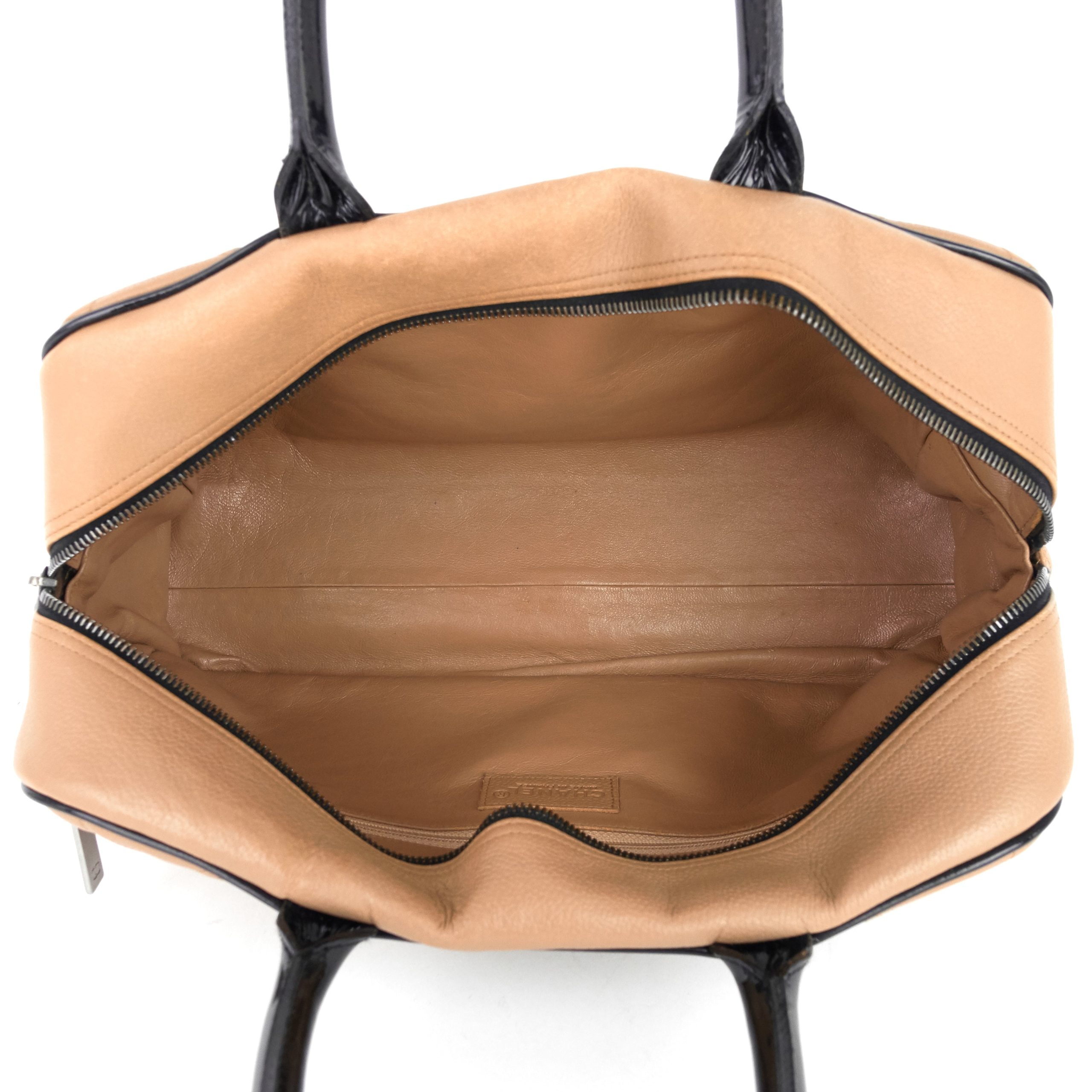 Boston Caviar Leather Travel Bag - Image 10